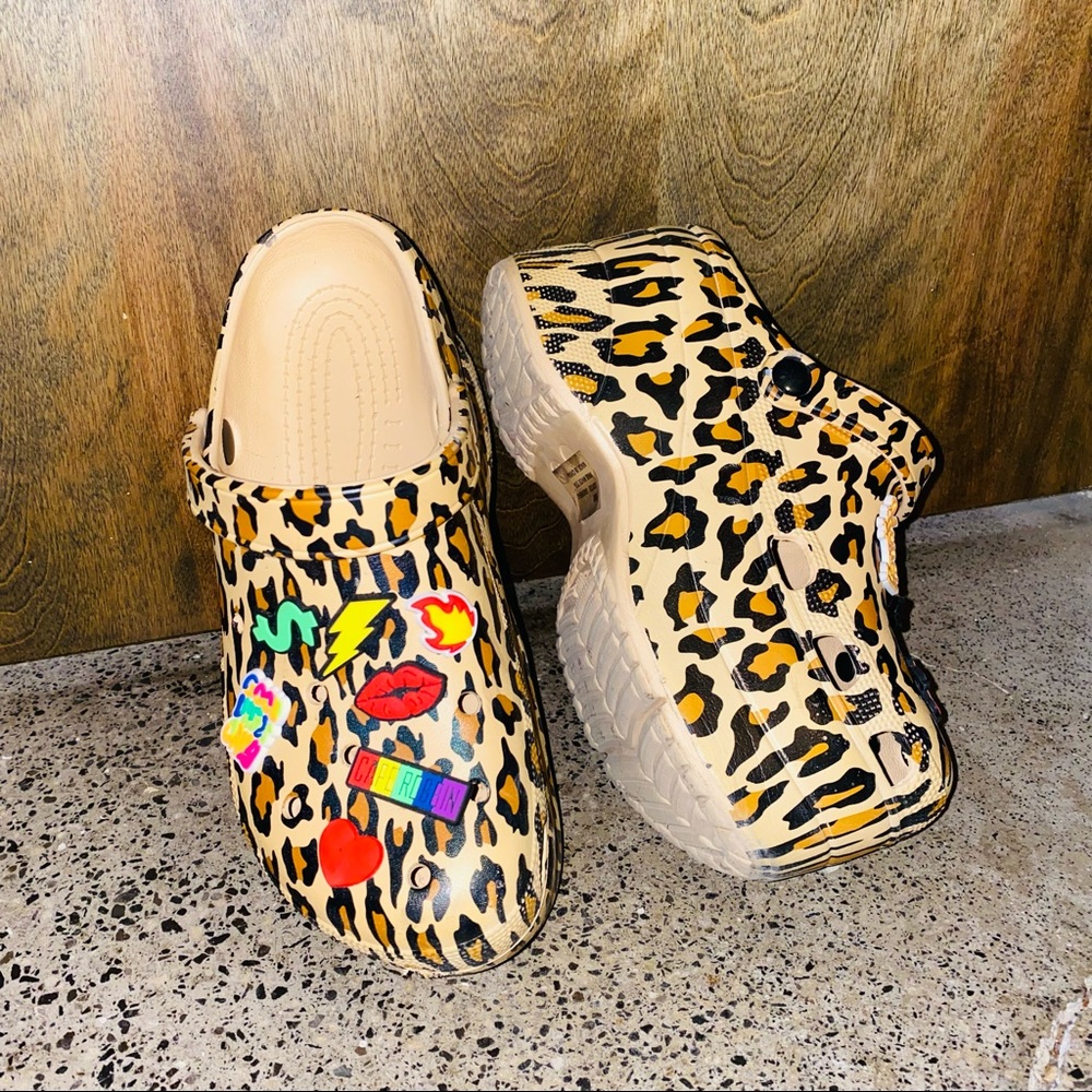 CAPE ROBBIN JIBBIT LEOPARD PLATFORM CROCS